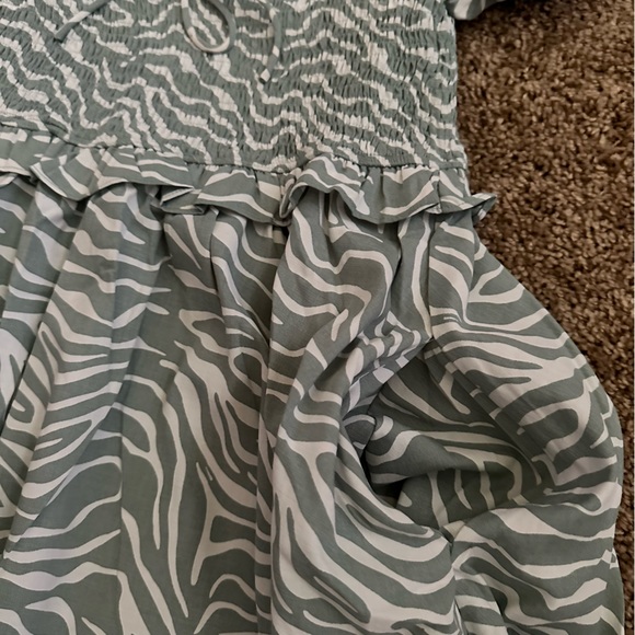 099. NWT Sage & White Smocking Ruffle Puffy Sleeve Dress with pockets - Picture 6 of 14